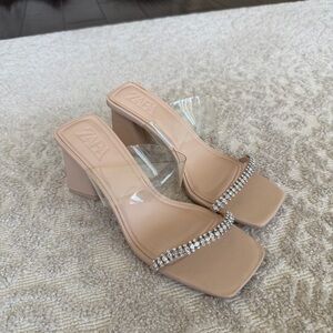 Zara Nude Sandals With Rhinestone and Clear Straps
Worn once
Size:40